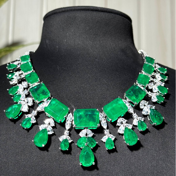 Grand Emerald Statement Necklace Set with Diamond Accents – Luxury Bridal Jewelry