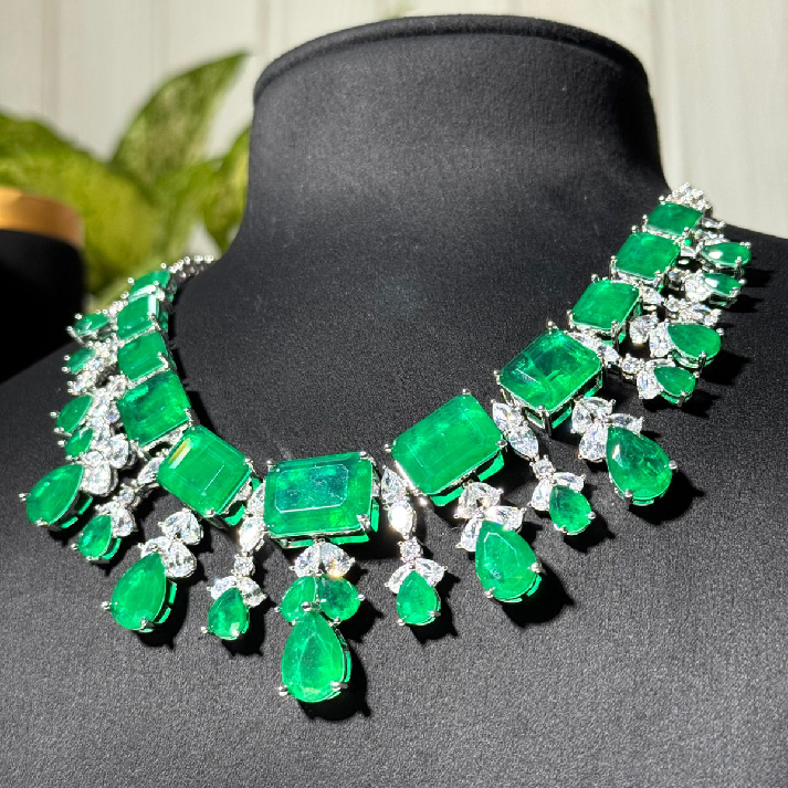 Grand Emerald Statement Necklace Set with Diamond Accents – Luxury Bridal Jewelry