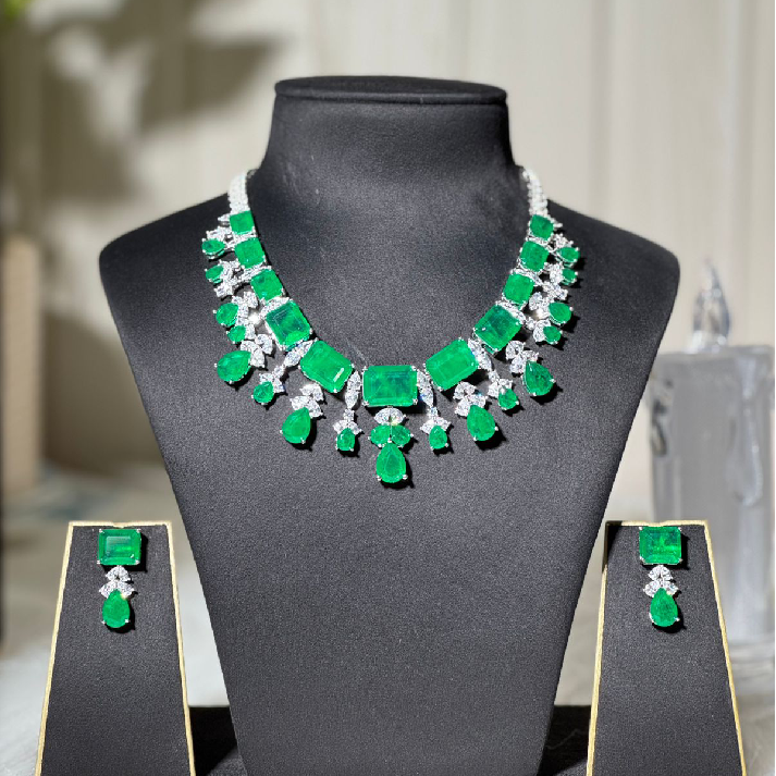 Grand Emerald Statement Necklace Set with Diamond Accents – Luxury Bridal Jewelry