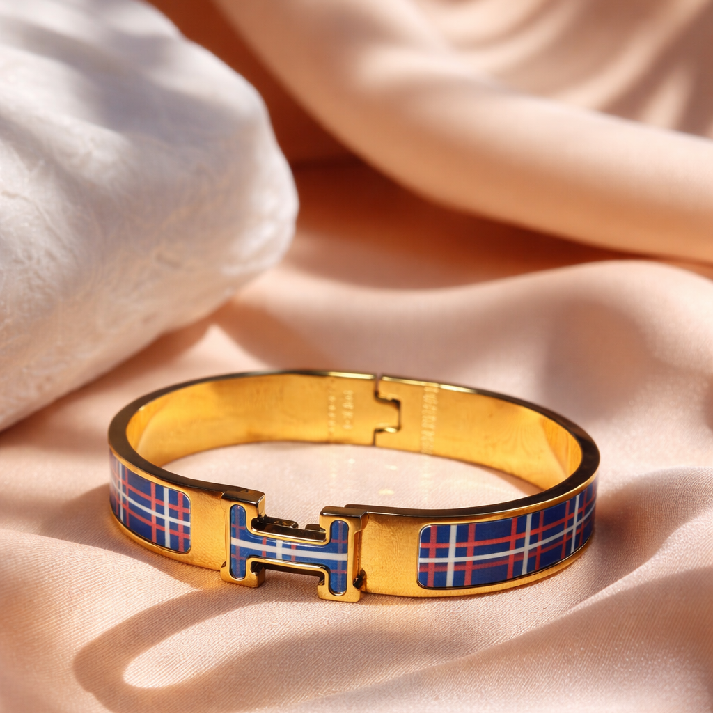 Elegant Gold Plaid Enamel Bangle Bracelet