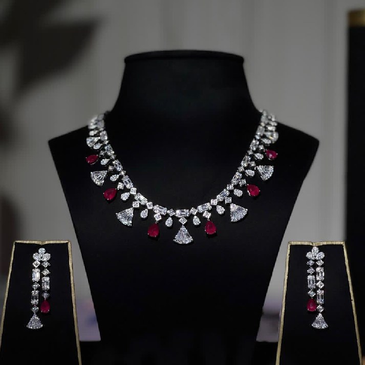 Noore Crimson Radiance Diamond Necklace Set