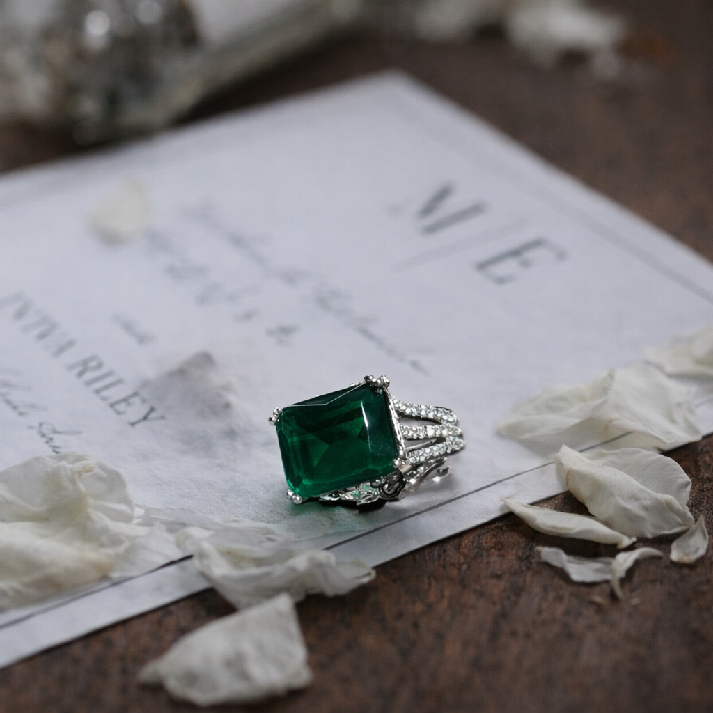 Emerald Glow CZ Statement Ring ✨
