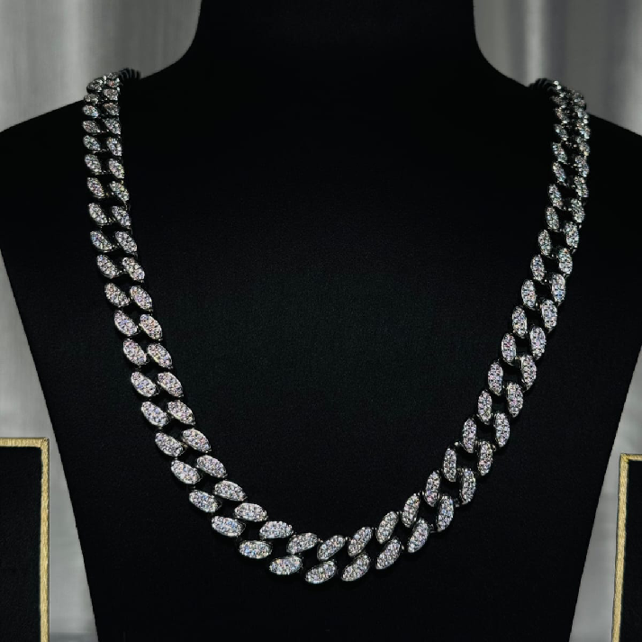 Luxury Iced Cuban Link Men’s Chain Necklace – 24 Inch | Premium Diamond-Cut Finish