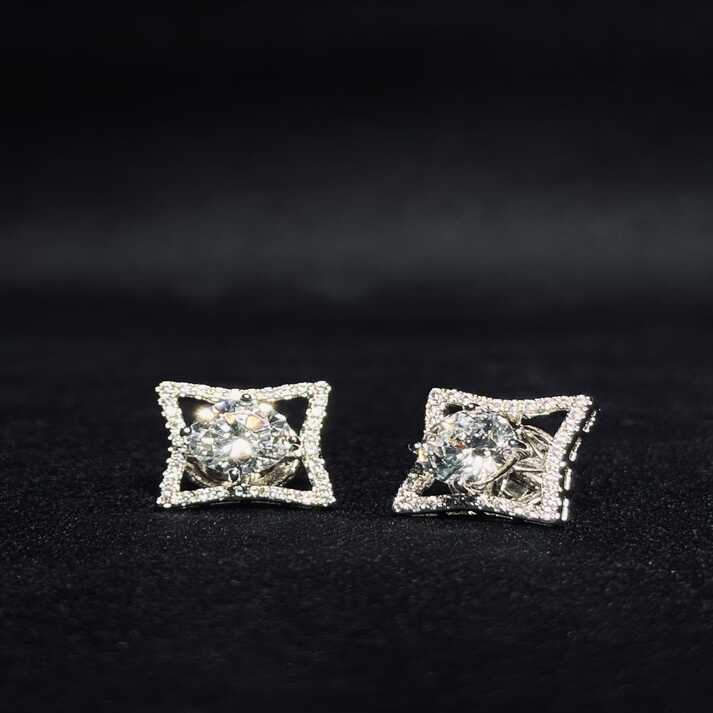 Noore Starframe Diamond Stud Earrings